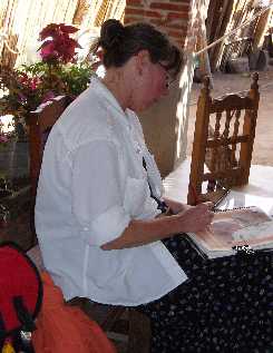Dianne Roth sketching
in a weaving cooperative, Mexico